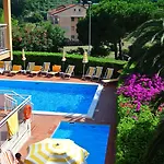 Apartahotel Orchidea
