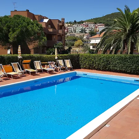 Orchidea شقة فندقية 4*