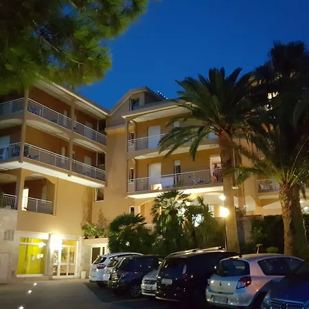 Apartahotel Orchidea 4*