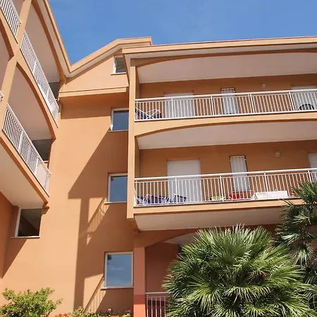 Orchidea بيترا ليغوري